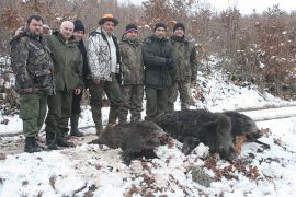 Bulgaristan'daki çeşitli Av gezilerine göz atın. Avcılık bölgesindeki donanımcılardan doğrudan teklifler Баните - bghunters.com & Bulgaria Hunting Trips, 40 Lomsko Shose Street, Nadezhda 2, Sofia, Bulgaria, postcode 1220.